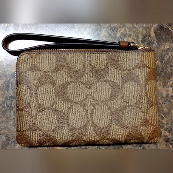 NWT Signature Coach Corner Zip Brown/Khaki wristlet! - Picture 3 of 5